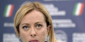 Crisi governo, Meloni: “Basta con ridicolo teatrino, al voto”