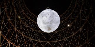 Videocittà illumina il Gazometro con ‘Luna Somnium’ e trasforma il quartiere Ostiense di Roma
