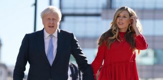 “Johnson vuole restare premier per fare la festa di matrimonio”