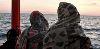 Migranti in attesa su Geo Barents, in 69 “sotto choc e con ustioni”