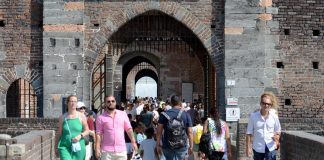 Covid oggi Lombardia, 13.681 contagi e 12 morti: a Milano 1.755 casi
