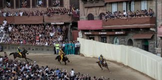 Palio di Siena, escluse le Contrade Civetta e Istrice