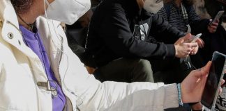 Covid Italia, Cartabellotta: “Usare mascherine per evitare lockdown servizi”