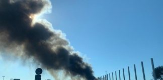 Roma, vasto incendio oggi a Centocelle – Video