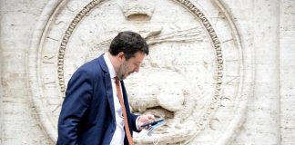 Crisi governo, centrodestra valuta non voto. Ira M5S su replica Draghi