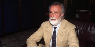 Scalfari, camera ardente in Campidoglio: omaggio di Mattarella