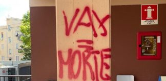 Roma, scritte no vax su muri ambulatorio a Centocelle