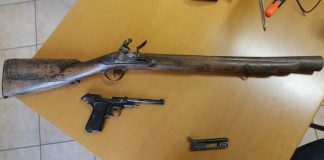 Detenzione di armi, controlli della polizia: sequestrato un archibugio a un 80enne