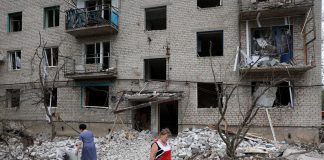 Ucraina, raid nel Donetsk. Zelensky: “Puniremo responsabili”