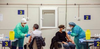 Quarta dose a over 60? Cosa dicono Galli, Bassetti e Ricciardi
