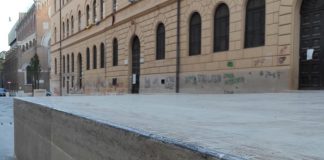 A Roma distruggono con gli skateboard nuova area pedonale