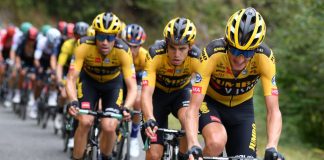 Jumbo-Visma domina crono a squadre, Gesink prima maglia rossa