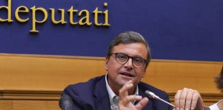 Calenda “Possibile che non ci si possa fermare per un giorno”