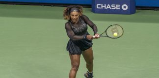 Agli Us Open tributo a Serena, Che supera il primo turno