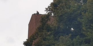 Un fulmine si abbatte sulla Torre dello Zuccaro: caduti pezzi di cornicione. Un boato fortissimo, grande spavento in città