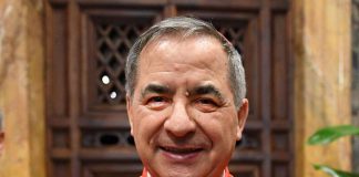 Becciu al Concistoro, seduto in prima fila in Basilica Vaticana
