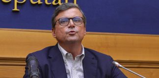Elezioni 2022, Calenda: “Meloni vergognati, immorale postare video stupro”
