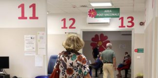 Covid, Oms: “Priorità quarta dose a fragili e vaccino con antinfluenzale”