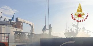 Crotone, esplosione e incendio in rimorchiatore: 3 morti
