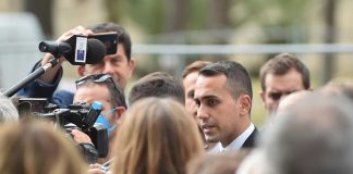 Caro energia, Di Maio: “O Stato paga bollette o imprese falliscono”