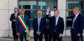 Draghi al Meeting di Rimini, la gente urla: “Bravo, grazie Mario!”