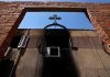 Egitto, incendio nella chiesa copta di Abu Seifein: 41 morti