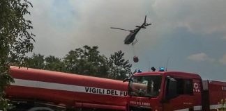 Incendi, ancora fiamme sul Carso: chiuse autostrada e ferrovie