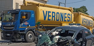 Frontale auto camion in piazza a Castel d’Ario: perde la vita una donna di 67 anni
