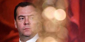 Medvedev agli europei: “Alle urne punite i governi la loro stupidità”