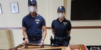 Chiede il rinnovo del porto d’armi ma fa uso di droghe: 40enne denunciato. Ritirati 7 fucili e quasi 1000 munizioni