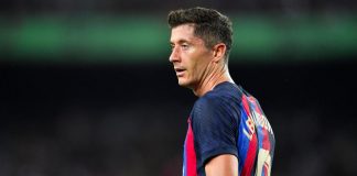 Barcellona, Lewandowski derubato mentre firma autografi