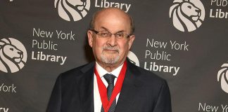 Salman Rushdie aggredito a New York