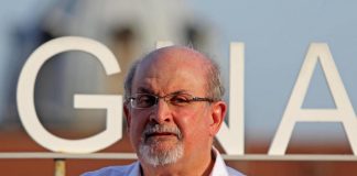 Salman Rushdie, chi è l’assalitore