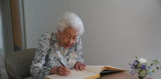 Uk, si aggravano le condizioni della regina Elisabetta