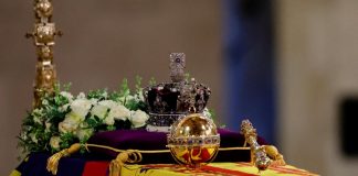 Elisabetta, Chiusa la camera ardente, oggi i funerali solenni