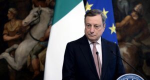 Draghi a New York “Niente ambiguità sulle autocrazie, il nostro futuro è in gioco”