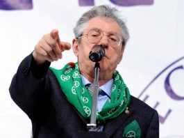 Addio a Umberto Bossi il Senatùr che fece di Bagnolo la sede del Parlamento del Nord