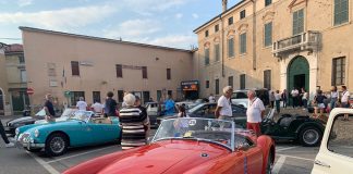 Weekend di festa a Medole: le auto d’epoca riempiono le vie del centro
