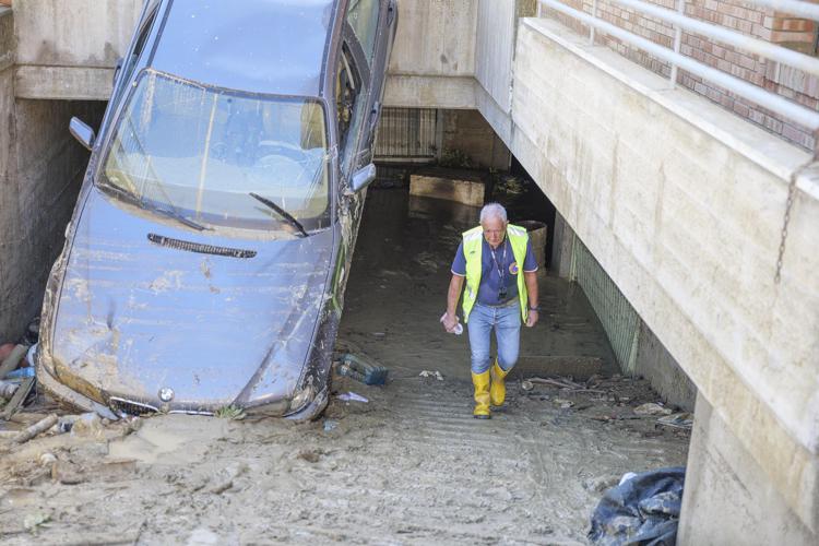 Alluvione Nelle Marche, 9 Morti 4 Dispersi Di Cui 2 Minori E 150 ...