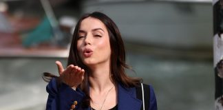 Venezia 2022, Ana De Armas è arrivata: il Lido rivive il mito di Marilyn