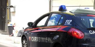 Cremona, vigilante la scopre a rubare: “Sesso con me o ti denuncio”
