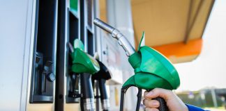 Benzina, anche oggi proseguono i ribassi dei prezzi