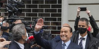Berlusconi su TikTok: “Da correttore di bozze a imprenditore, ce la potete fare anche voi”