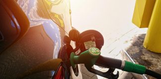 Benzina e diesel, prezzi carburanti in calo oggi in Italia