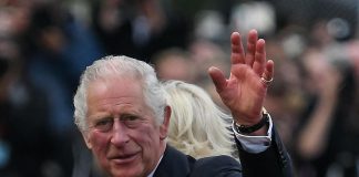 Elisabetta, Carlo a Westminster per la prima volta da re