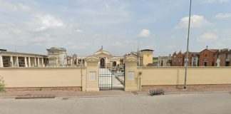 Dosolo, vandali al cimitero: foto rubate, porte e cancelli divelti