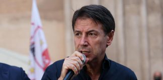 Reddito cittadinanza, Conte: “Può servire anche a politico che non viene eletto”