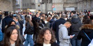 Covid Italia, Pregliasco: “Nuova onda a inizio inverno”