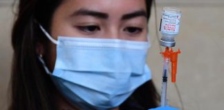 Covid, vaccini aggiornati Pfizer e Moderna: quali varianti coprono