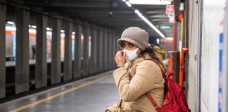 Stop mascherine su mezzi pubblici, Pregliasco: “Situazione lo permette”
